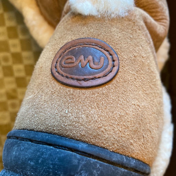 Size 9 Emus - Picture 5 of 7